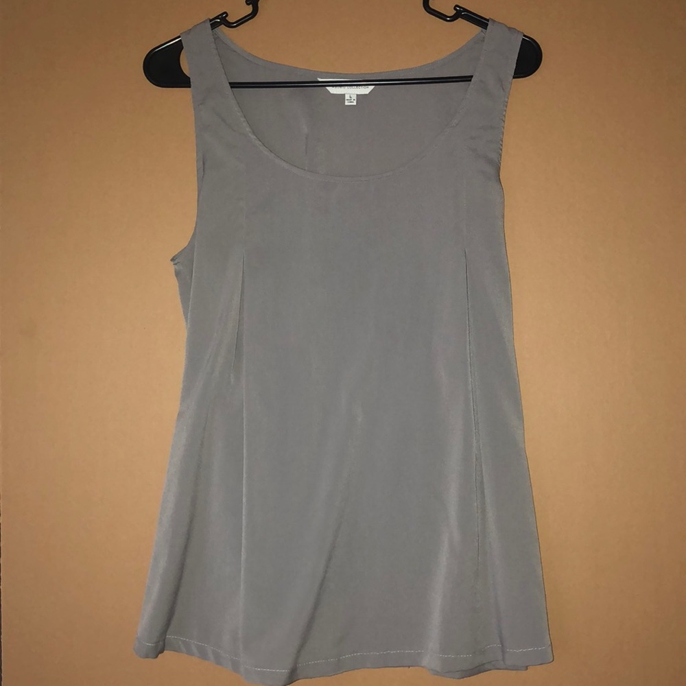 Beautiful top that can be dressed up or down